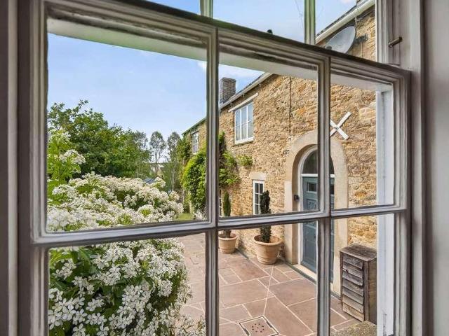 6 bed house for sale