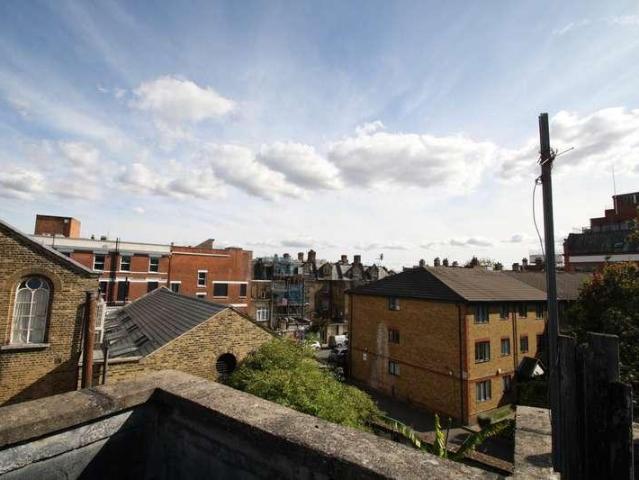 6 bed house for sale