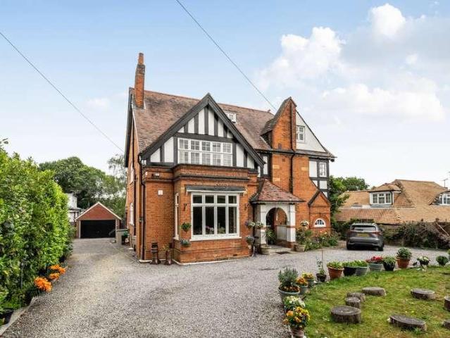 6 bed house for sale