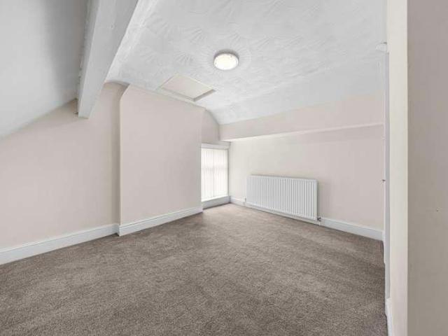 6 bed house for sale
