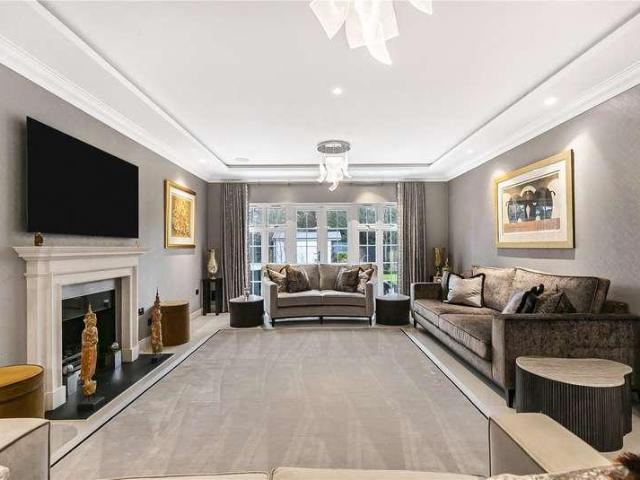 6 bed house for sale