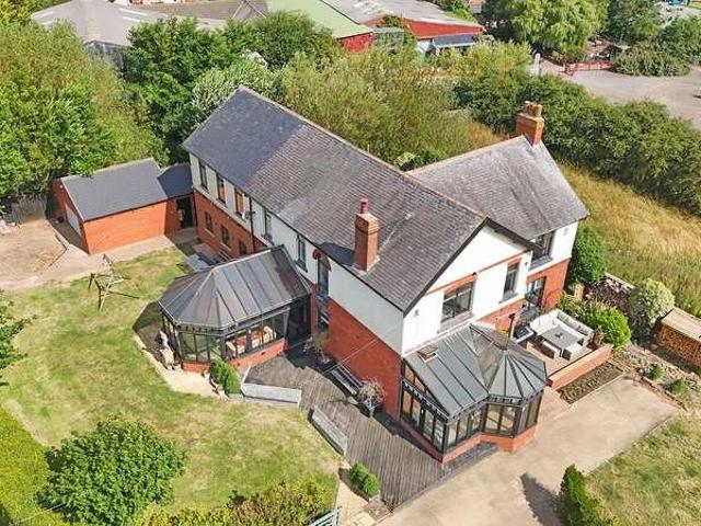 6 bed house for sale