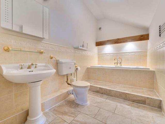 6 bed house for sale