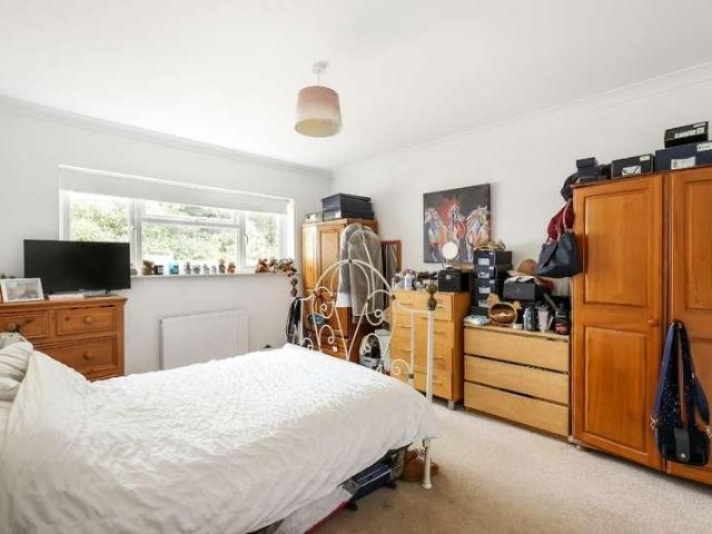 6 bed house for sale