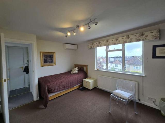 6 bed house for sale