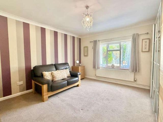 6 bed house for sale