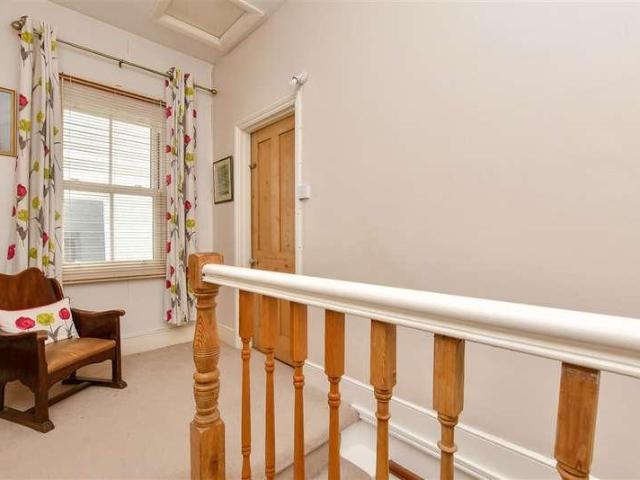 6 bed house for sale