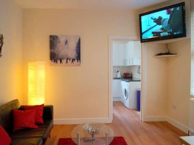 6 bed house for sale