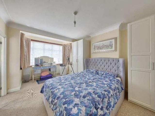 6 bed house for sale
