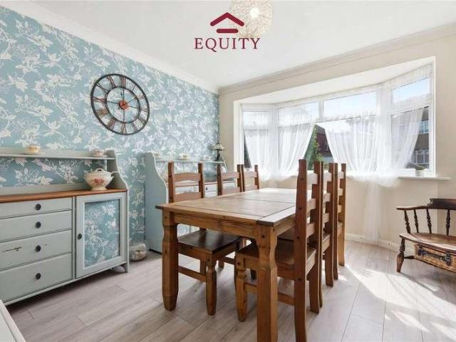 6 bed house for sale