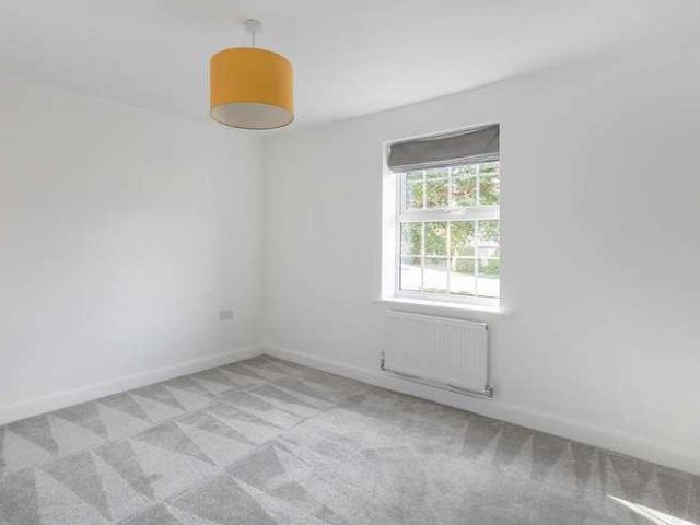 6 bed house for sale