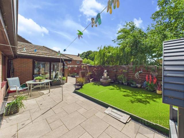 6 bed house for sale