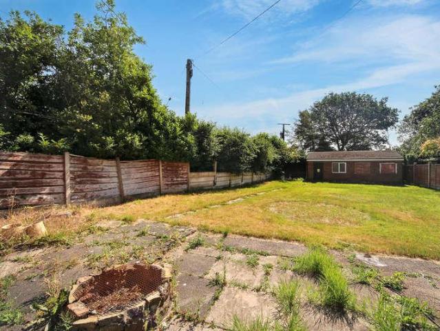 6 bed house for sale