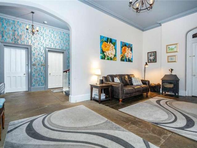 6 bed house for sale