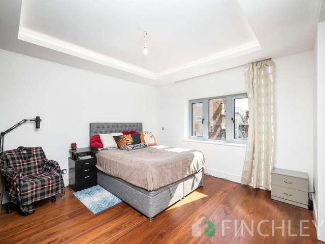 6 bed house for sale