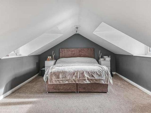 6 bed house for sale