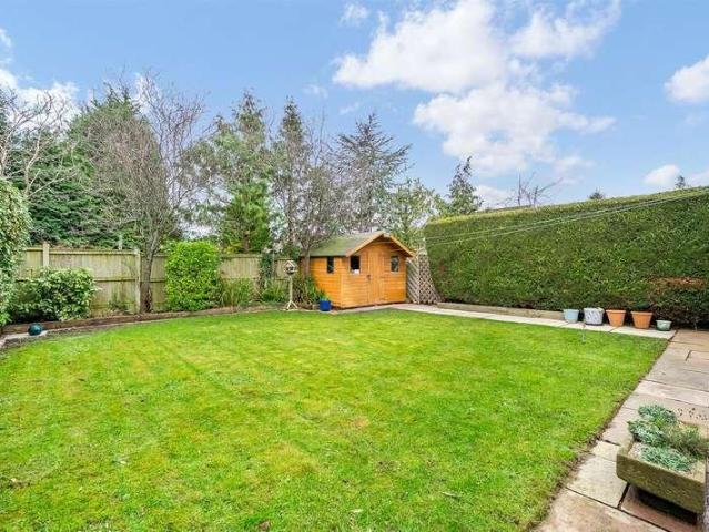 6 bed house for sale