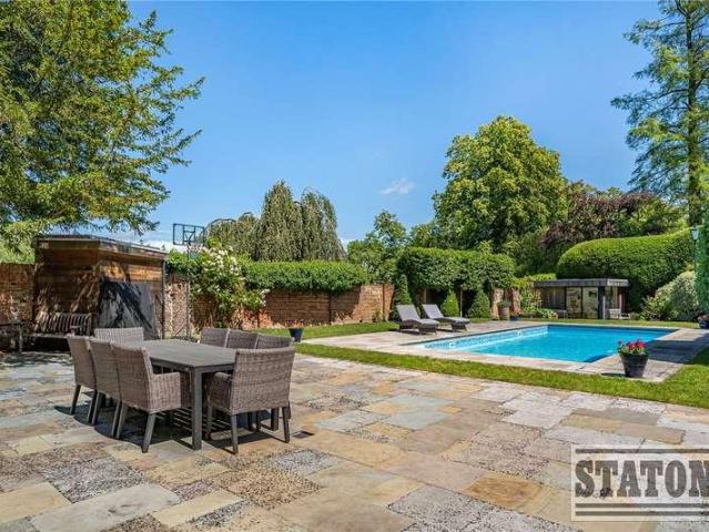 6 bed house for sale