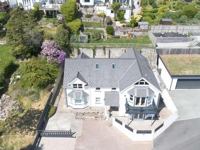6 bed house for sale