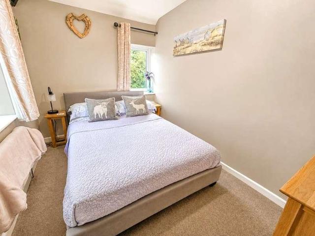 6 bed house for sale