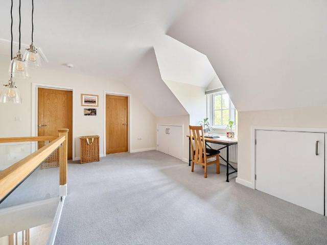 6 bed house for sale