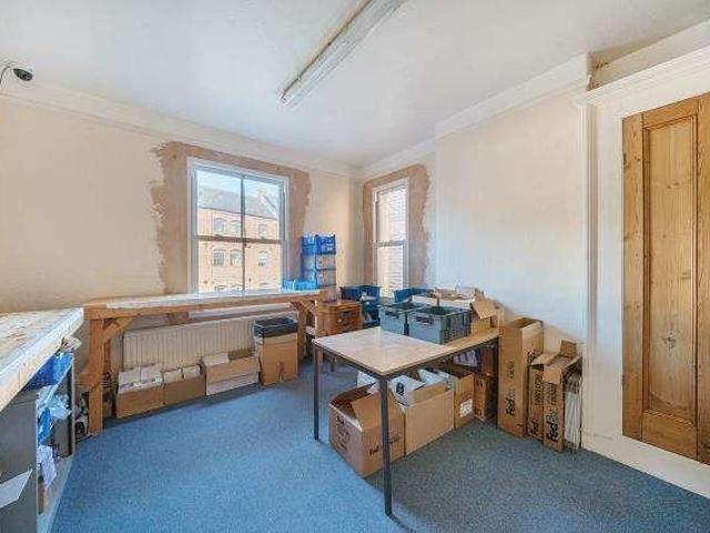 6 bed house for sale