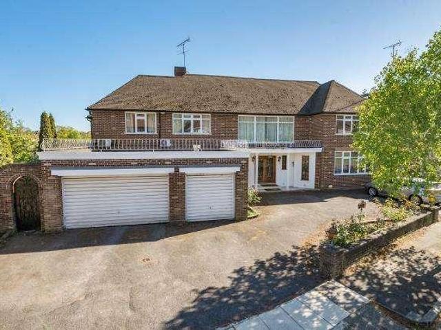 6 bed house for sale