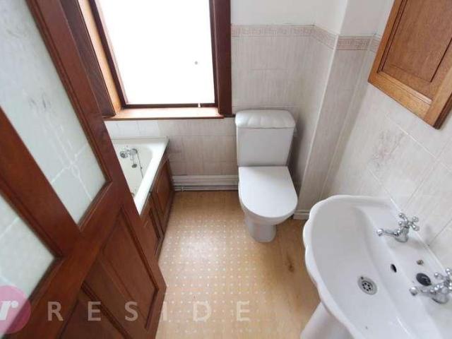 6 bed house for sale