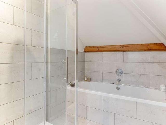 6 bed house for sale