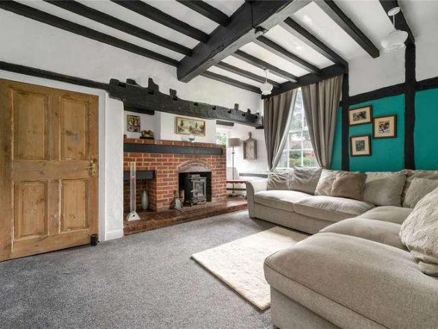 6 bed house for sale