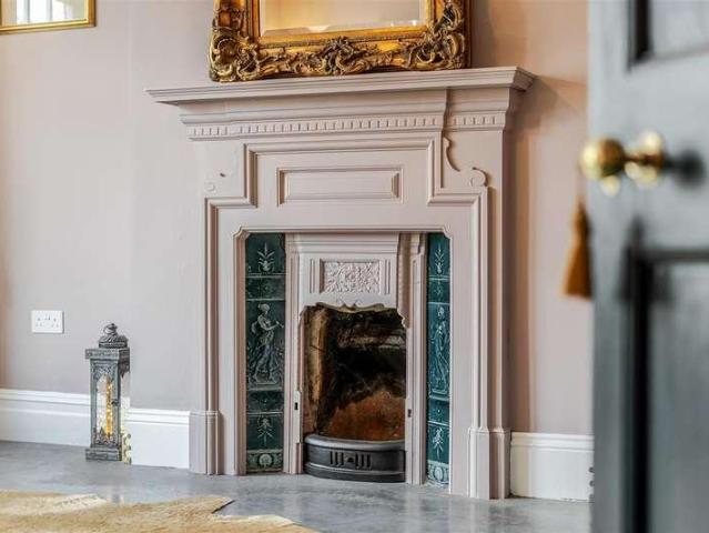 6 bed house for sale