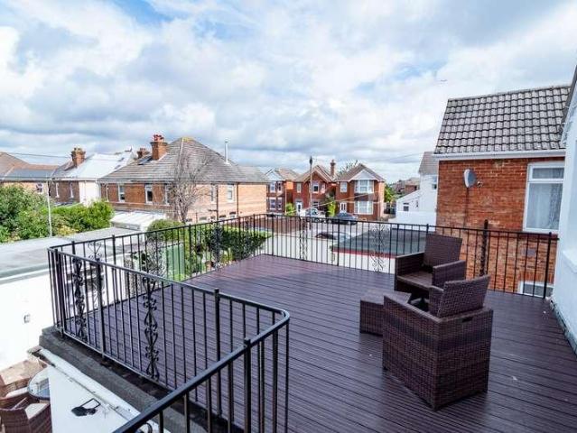 6 bed house for sale