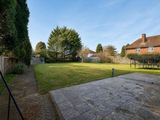 6 bed house for sale