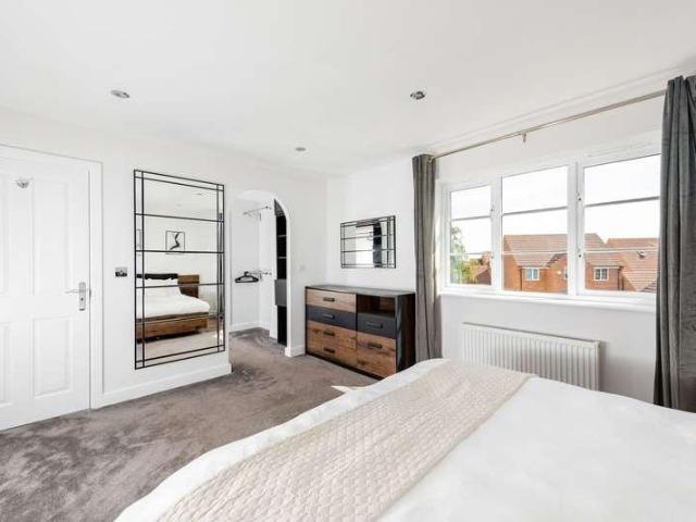 6 bed house for sale