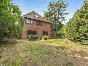 6 bed house for sale