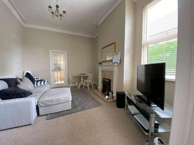 6 bed house for sale