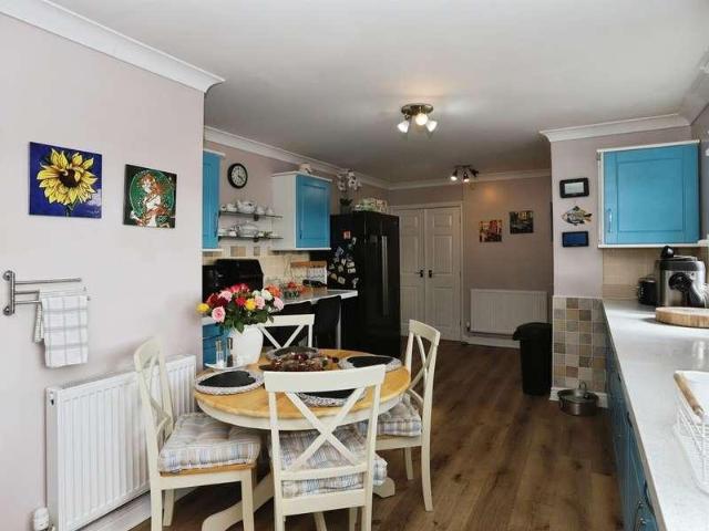 6 bed house for sale