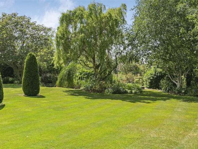 6 bed house for sale