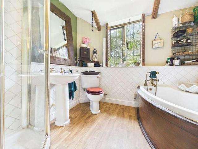6 bed house for sale