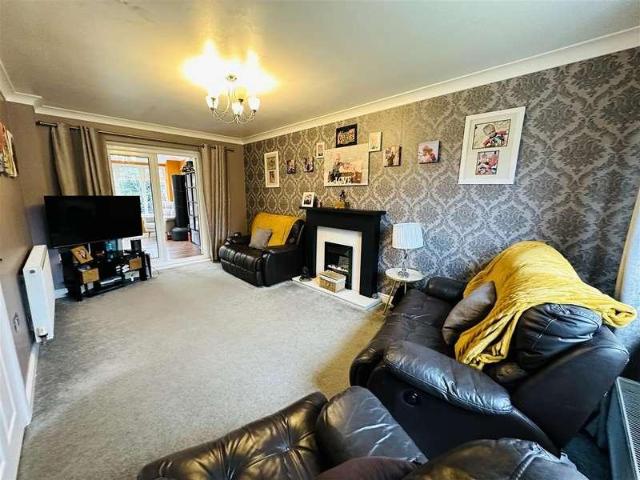 6 bed house for sale