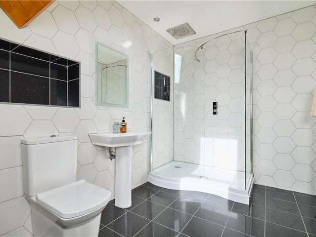 6 bed house for sale