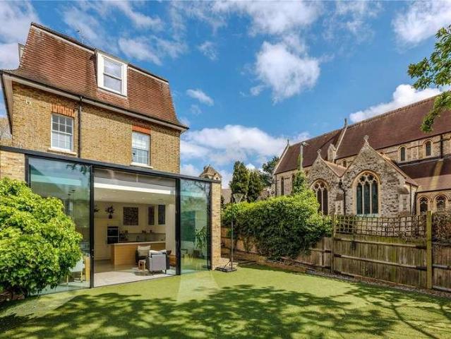 6 bed house for sale
