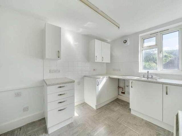 6 bed house for sale