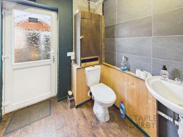 6 bed house for sale