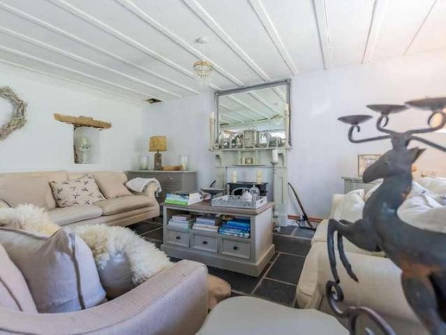 6 bed house for sale
