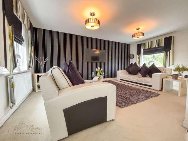 6 bed house for sale