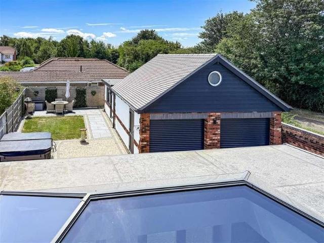 6 bed house for sale