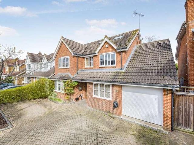 6 bed house for sale