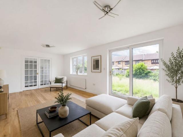 6 bed house for sale