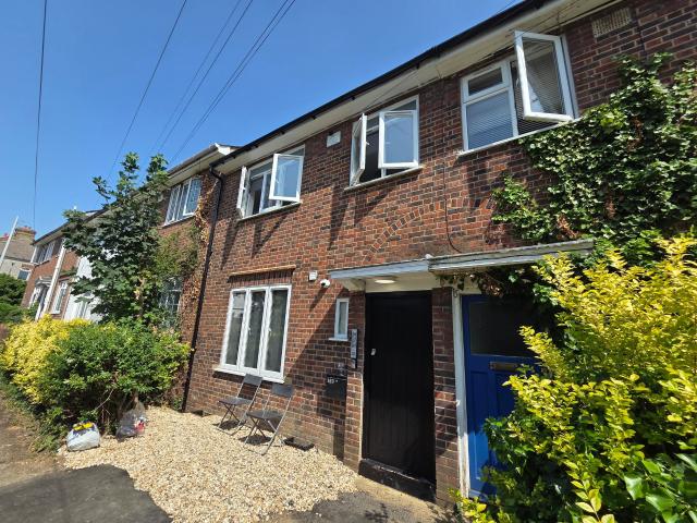 6 bed house of multiple occupation to rent in Nimrod Road, London, SW16
